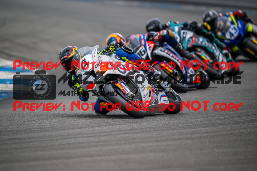 MaZZes_FotoMatrix_220924_0915 | PRO SUPERSTOCK