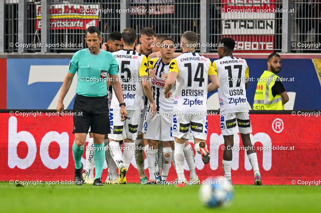 AUT, Admiral Bundesliga, LASK Linz vs FC Red Bull Salzburg | 12.04.2024, Raiffeisen Arena Linz, AUT, Admiral Bundesliga, LASK Linz vs FC Red Bull Salzburg, im Bild Jubel Spieler Lask Linz (Lask)


// Admiral Bundesliga Match between LASK Linz and FC Red Bull Salzburg in Linz, Austria on 2024/04/12
