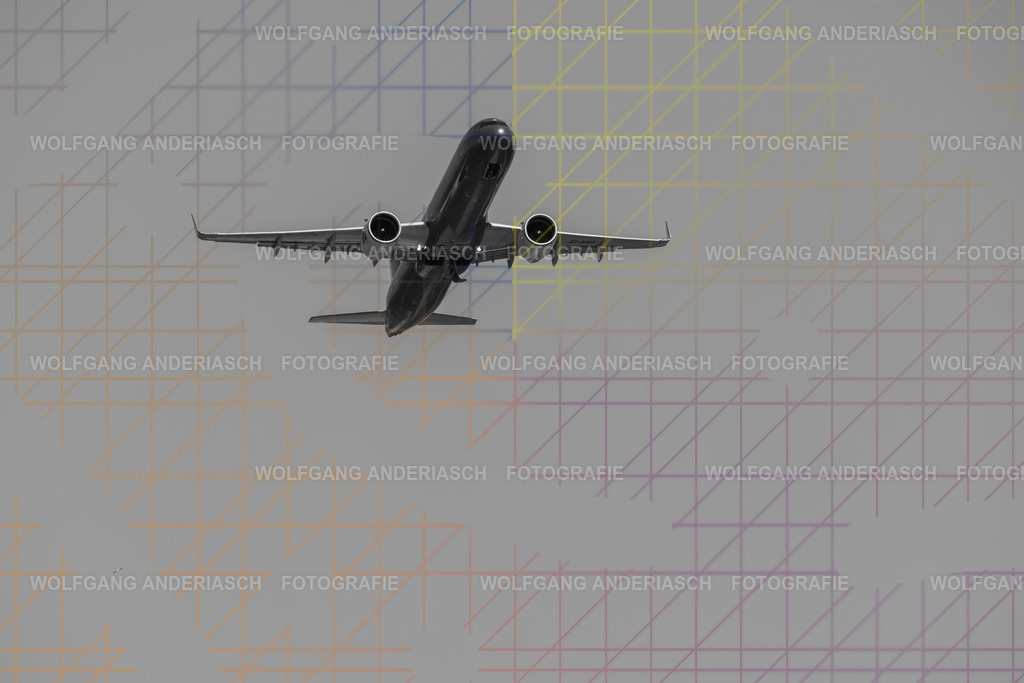 2025812-122813_FRA_18_R3C_0165 | Am Flughafen Frankfurt am Main treffen Dynamik und Präzision aufeinander: Startende und landende Flugzeuge verschiedenster Airlines, festgehalten in Farbe und Schwarz-Weiß. Von kraftvollen Silhouetten bis zur majestätischen Erscheinung der Königin der Lüfte – zeitlose Momente moderner Luftfahrt. - Realisiert mit Pictrs.com