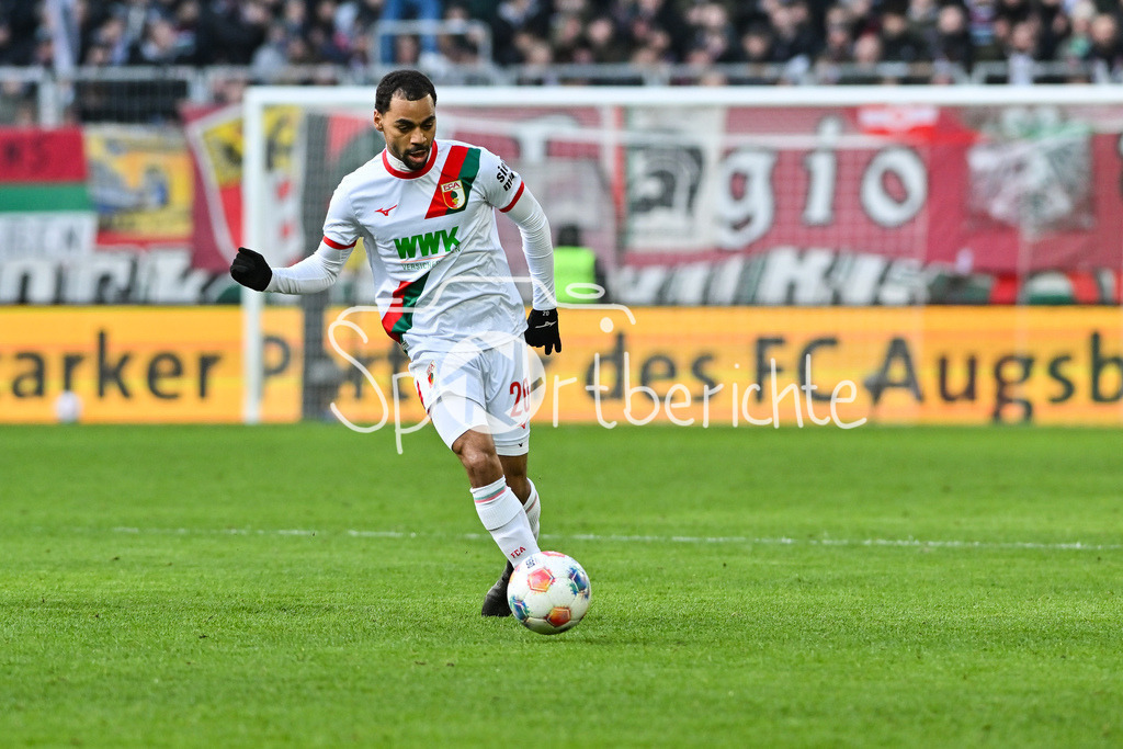 FC Augsburg - 1. FC Heidenheim | AUGSBURG, GERMANY - 15. FEBRUARY: am Ball Alexis Julian CLAUDE-MAURICE (FC Augsburg 20) / Einzelfoto / Freisteller während dem Bundesligamatch zwischen dem FC Augsburg und dem 1. FC Heidenheim am 22. Spieltag in der WWK-Arena / DFL REGULATIONS PROHIBIT ANY USE OF PHOTOGRAPHS AS IMAGE SEQUENCES AND/OR QUASI-VIDEO