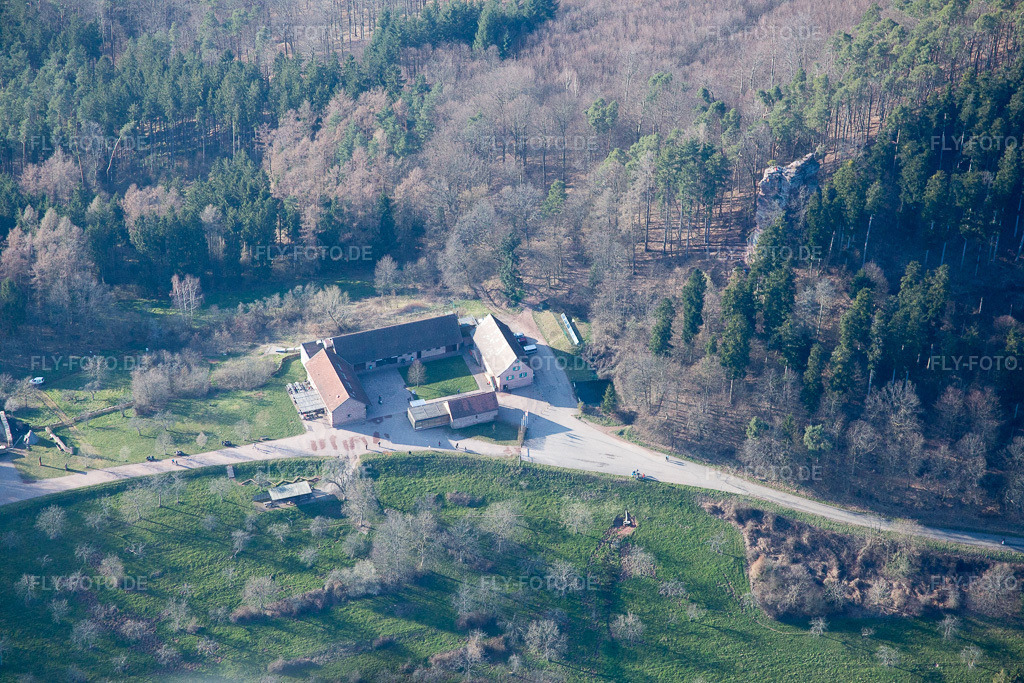Luftbild: Gimbelhof in Wingen im Bundesland Bas-Rhin in Frankreich. Foto: IMG_086701.jpg vom 26.03.2016 durch Werner Riehm/FLY-FOTO.de