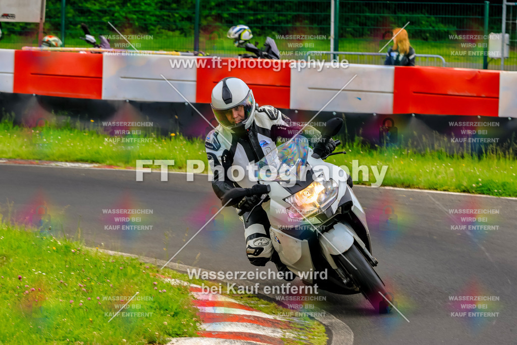 VBK-7521 | Hier findet Ihr Bilder von Touristenfahrten auf der Nürburgring Nordschleife oder von anderen Veranstaltungen die ich besucht habe. Viel Spass beim Durch Schauen 