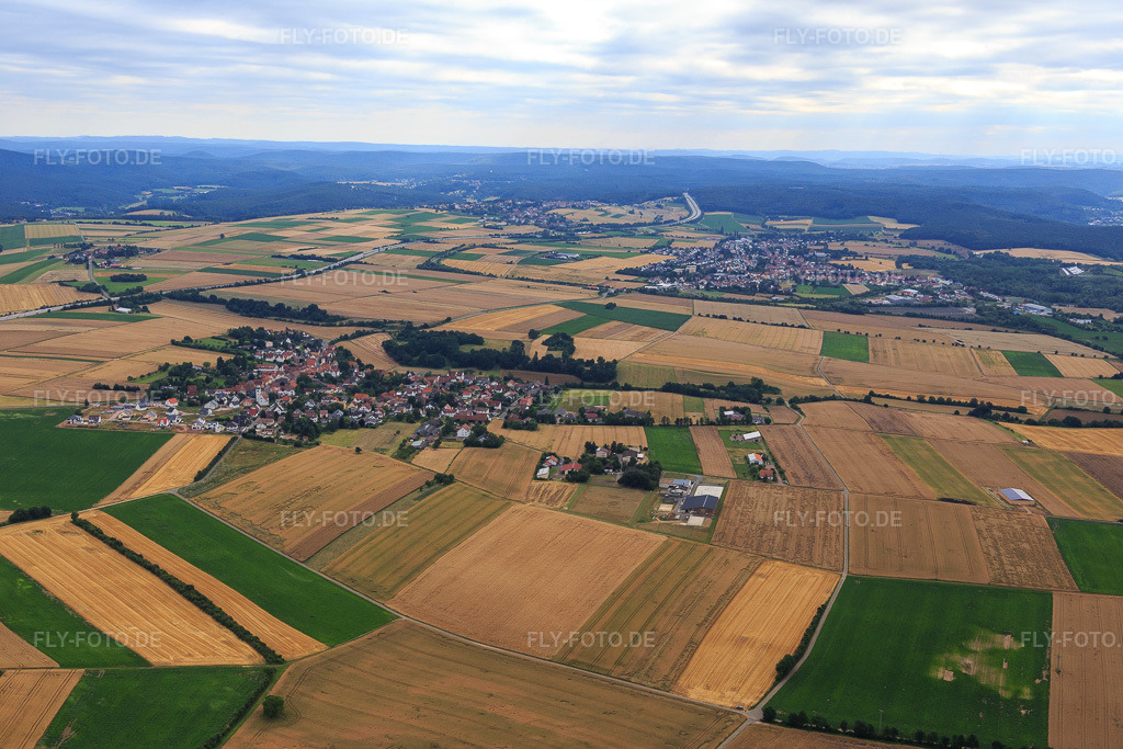 Luftbild: Dorfansicht aus Nordosten in Tiefenthal im Bundesland Rheinland-Pfalz in Deutschland. Foto: IMG_092123.jpg vom 16.07.2016 durch Werner Riehm/FLY-FOTO.de