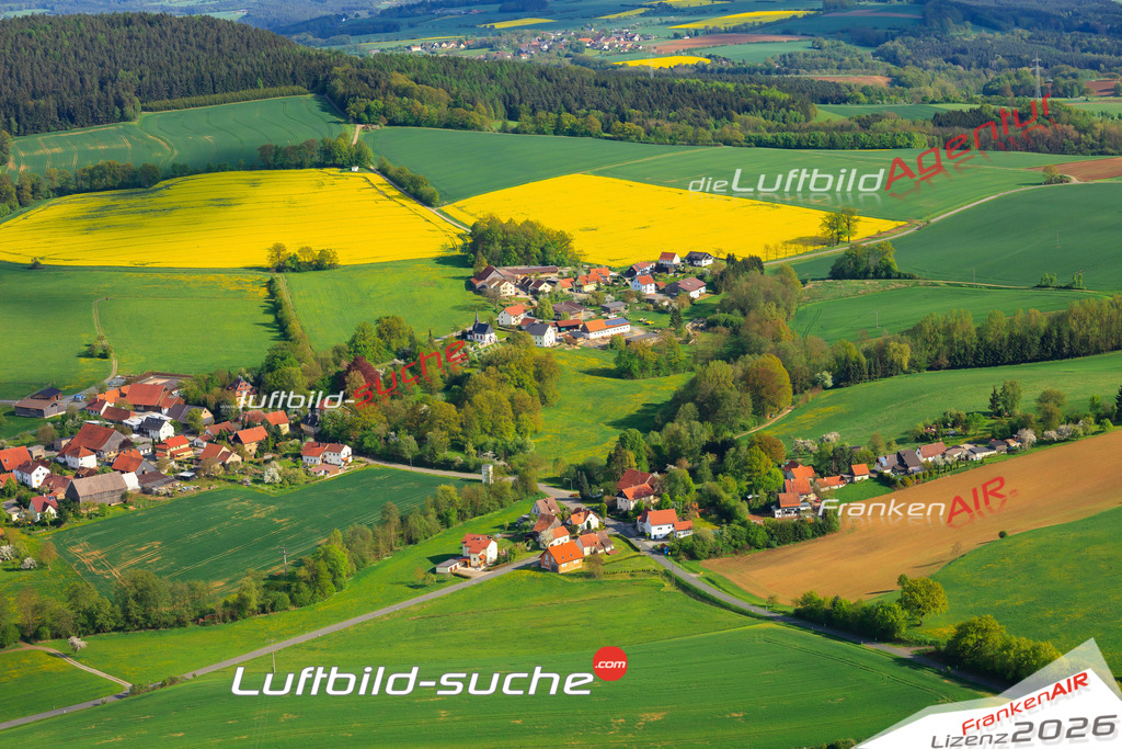 Die Luftaufnahme Hain - Küps wurde vom UL-Flugzeug (keine Drohne) aus fotografiert.Hohe Druck- Auflösung-die Geschenkidee!