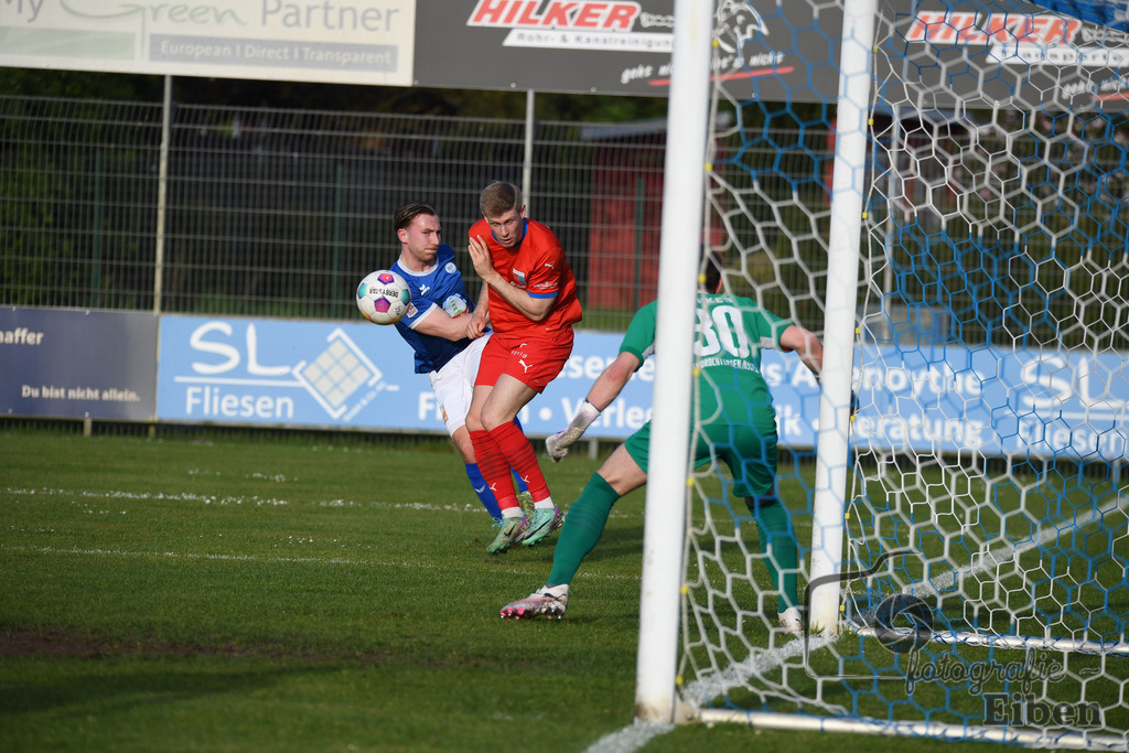 SSV Jeddeloh-SV Drochtersen/Assel | Herren Regionalliga; SSV Jeddeloh (blau)-SV Drochtersen/Assel (rot) am 30.04.2024; in Jeddeloh (53-Acht Arena), Photo: Philip Eiben 2024 - Realisiert mit Pictrs.com