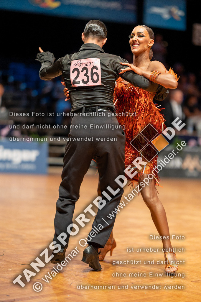 20230812-10207 | Hier finden Sie Tanz Bilder vom Latein und Standard Formationen tanzen. Sportbilder vom Tanzsport. Schöne Fotos und von Weltmeisterschaft, Europameisterschaft, Bundesliga, Regionalliga, Oberliga und Landesliga sowie von GOC Stuttgart, DanceComp, WM Bremen