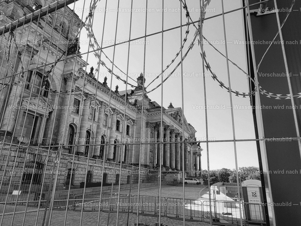 die Demokratie igelt sich ein | online Fotogalerie mit schwarz-weiß Fotografien und Shop für zeitlose  Poster und Leinwände in stilvollem schwarz weiß  - Realisiert mit Pictrs.com