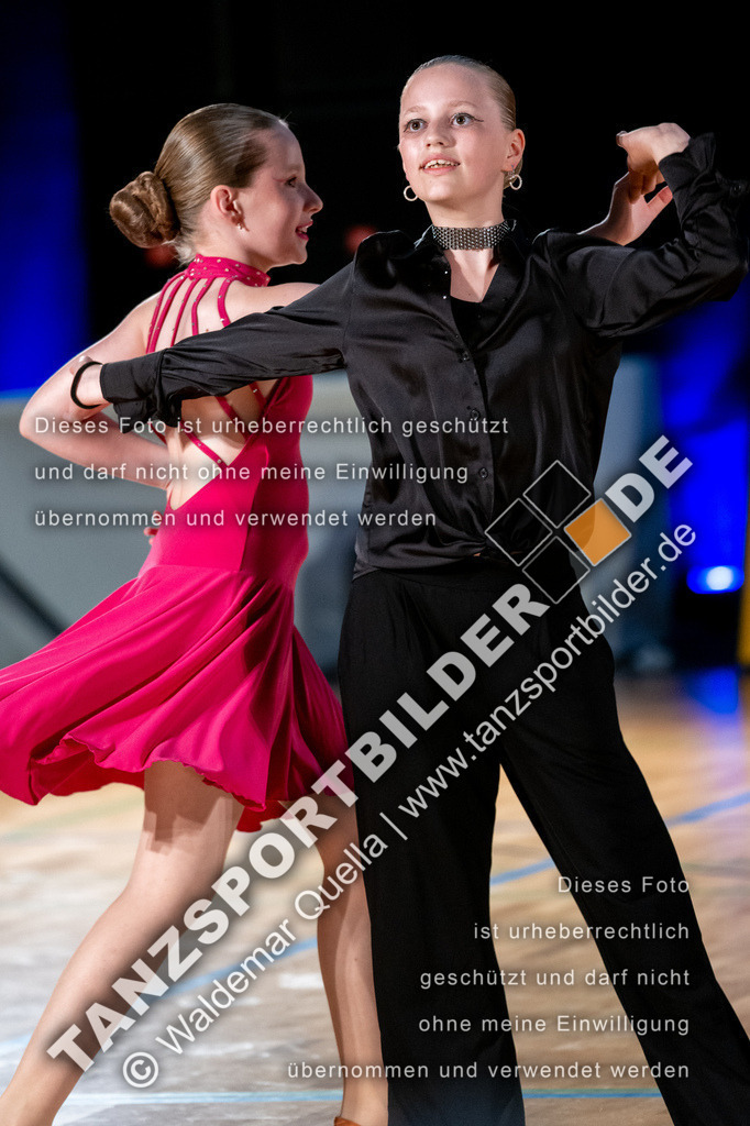 20250503-00616 | Hier finden Sie Tanz Bilder vom Latein und Standard Formationen tanzen. Sportbilder vom Tanzsport. Schöne Fotos und von Weltmeisterschaft, Europameisterschaft, Bundesliga, Regionalliga, Oberliga und Landesliga sowie von GOC Stuttgart, DanceComp, WM Bremen