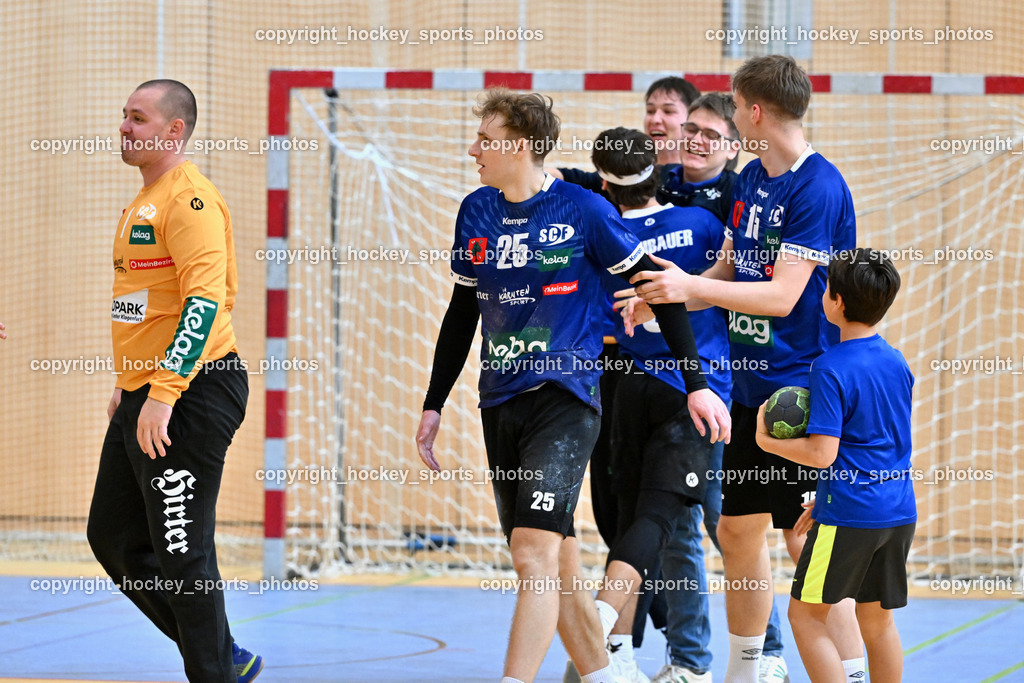 SC Ferlach vs. roomz JAGS Vöslau | #1 DOBAJ Gasper SC Ferlach, #25 PLONER Florian SC Ferlach, Asisstentcoach SC Ferlach BARISIC Miro, Jubel SC Ferlach Mannschaft, SC Ferlach vs. roomz JAGS Vöslau, SC Ferlach vs. roomz JAGS Vöslau am 08.11.2025 in Ferlach (Ballspielhalle Ferlach), Austria, (Photo by Bernd Stefan)