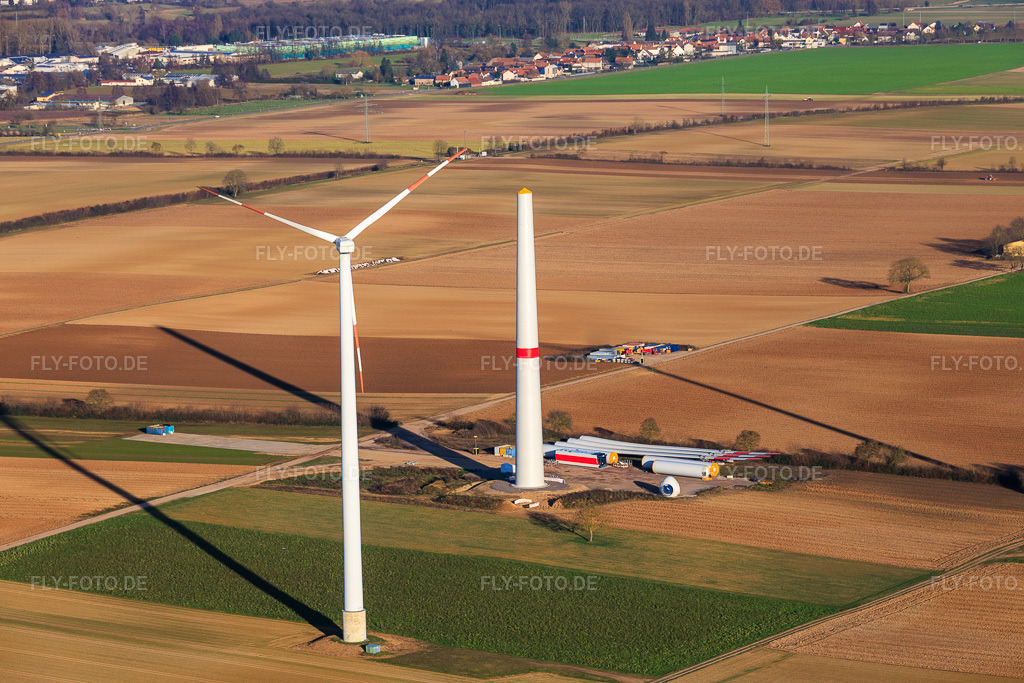 Luftbild: Repowering des Windpark Minfeld. JUWI ersetzt vier Altanlagen (GE 1.5) aus 2004 durch zwei neue, modernen Anlagen vom Typ Vestas V162 mit je sechs MW in Minfeld im Bundesland Rheinland-Pfalz in Deutschland. Foto: IMG_152215.jpg vom 27.12.2025 durch Werner Riehm/FLY-FOTO.deJUWI Windparks - JUWI