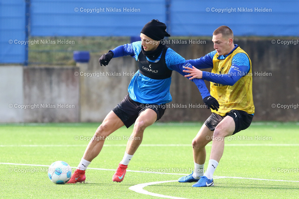 NH_HolsteinKiel_Training_12022025 | #20 Fiete Arp gegen #13 Ivan Nekic (beide Holstein Kiel)Fußball I Herren I Training I Saison 2024-2025 I Holstein Kiel I 12.02.2025 I Citti-Fußballpark