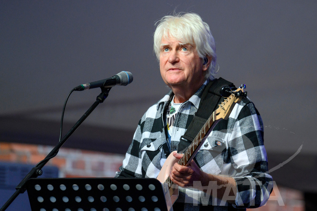 _DWA2625 | John Lees von John Lees' Barclay James Harvest live bei einem Konzert in Serenadenhof Nürnberg, 01.07.2023 - Realisiert mit Pictrs.com