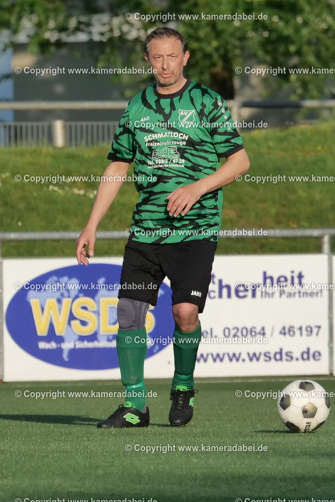 Fußball Kreispokal 25/26 Ü 32 : Spiel um Platz 3 : SV 08/29 Friedrichsfeld - SV Ringenberg AH  2 : 1 | Fußball Kreispokal 25/26 Ü 32 : Spiel um Platz 3 : SV 08/29 Friedrichsfeld - SV Ringenberg AH  2 : 1Spielort : Voerde Friedrichsfeld - Realisiert mit Pictrs.com