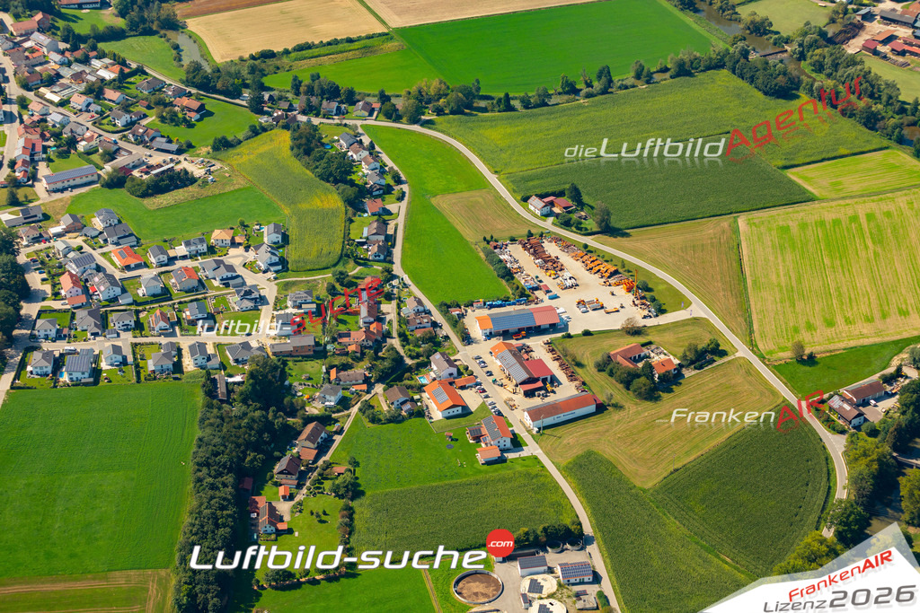 Das Luftbild zeigt :  Hebertsfelden - Die Luftaufnahme wurde 2024 vom UL-Flugzeug aus erstellt ( keine Drohne ) - Hochauflösende Luftaufnahme - Für grossformatige Ausdrucke geeignet. Die Geschenkidee !Mit Lizenz und Bildrechte bestellbar