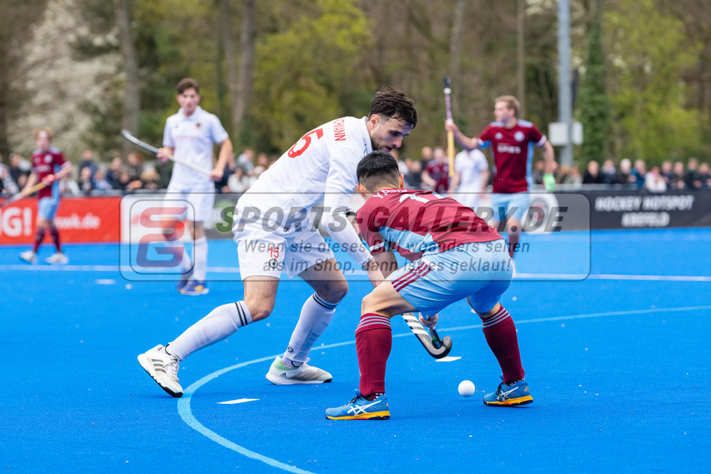HK_20230415_106962 | 1. Bundesliga Herren Crefelder HTC - UHC Hamburg am 14.4.2023 Crefelder HTC, Krefeld , Bachmann Lucas Maximilian ( Crefelder HTC #15 ) , Yamasaki Koji ( UHC Hamburg #17 )