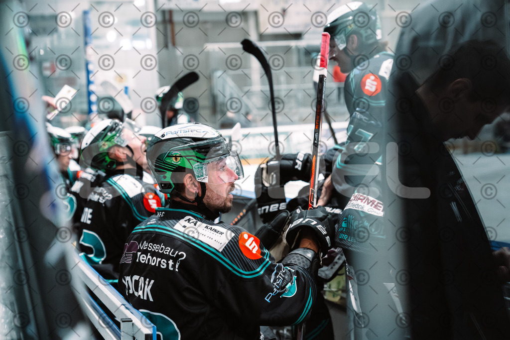 Alligators_vs_Fuessen_26.10.2025-069 | Höchstadt Alligators Fotogalerie: Eishockey-Action aus Franken. Professionelle Spielfotos, Portraits & Stadionbilder zum Download. Jetzt entdecken! - Realisiert mit Pictrs.com