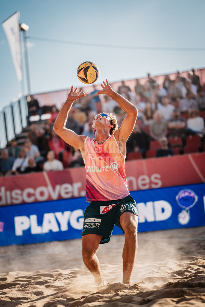 Beachvolleyball | Männer | Allianz German Beach Tour 2025 | Tourstop Düsseldorf | 09.05.2025 | Zuspiel von Hennes Nissen