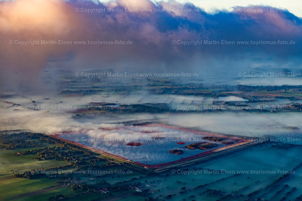Bützfleth_AOS Rotschlammdeponie_ELS_8106191018 | Stade - Aufnahmedatum: 19.10.2018, Aufnahmehöhe: 988 m, Koordinaten: N53°40.424' - E9°27.737', Bildgröße: 7874 x  5249 Pixel - Copyright 2018 by Martin Elsen, Kontakt: Tel.: +49 157 74581206, E-Mail: info@schoenes-foto.deSchlagwörter:Elbe,Containerschiff,Nebel,mystisch,Dow,Seehaven,Luftbild,Luftbilder, - Realisiert mit Pictrs.com
