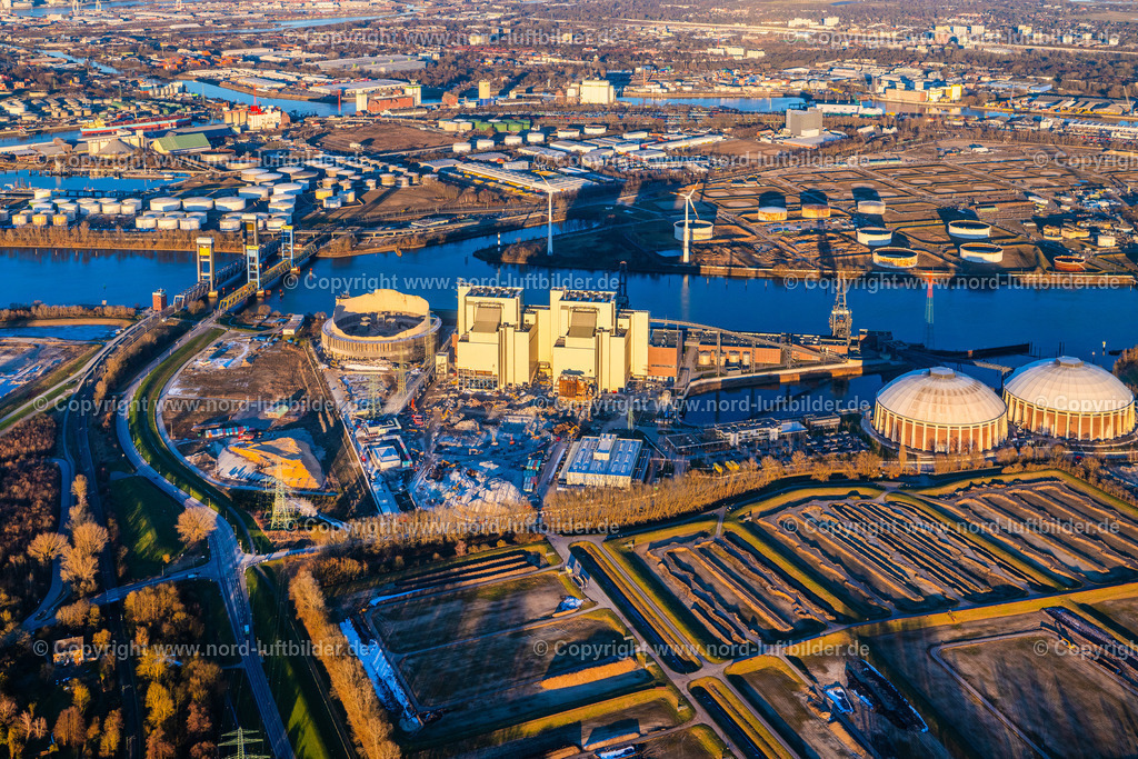 Hamburg_Moorburg_Abriss_ELS_6790180225 | HAMBURG 18.02.2025 Abrissarbeiten am den Kraftwerksanlagen des Heizkraftwerkes Vattenfall Tiefstack in Hamburg Moorburg, Deutschland. Weiterführende Informationen bei: BAM Deutschland AG,  KMT Planungsgesellschaft mbH,  Wayss & Freytag Ingenieurbau AG. // Demolition work on the power plant of the Vattenfall Tiefstack thermal power plant in Hamburg Moorburg, Germany. Further information at: BAM Deutschland AG,  KMT Planungsgesellschaft mbH,  Wayss & Freytag Ingenieurbau AG. Foto: Martin Elsen