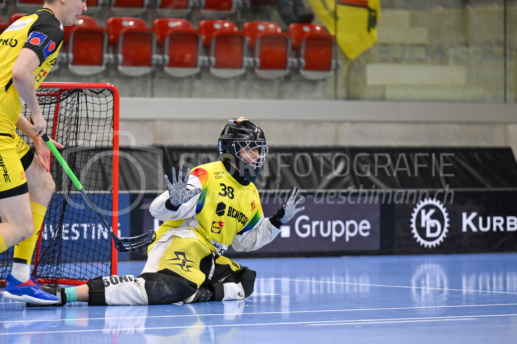 HC Rychenberg vs Floorball Köniz - 18. Dezember 2022 | HC Rychenberg vs Floorball Köniz
AXA Arena, Winterthur
Luca Locher (#38 HC Rychenberg).
Bild: Sportfotografie Markus Aeschimann | www.markus-aeschimann.ch - Realisiert mit Pictrs.com