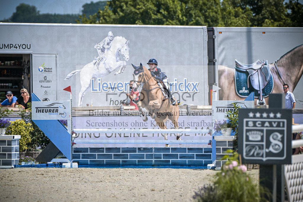 DOS_2193 | Entdecke hochwertige Reitturnierfotos von Foto Oger. Professionell, emotional und authentisch – jetzt Lieblingsmomente im Shop bestellen.Deutschlandweite Turnierfotografie. - Realisiert mit Pictrs.com