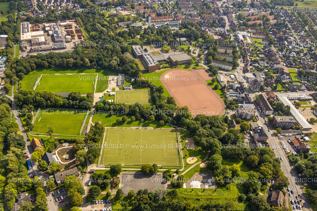 Hamm230900182 | Luftbild, Sportanlage mit Adolf-Brühl-Stadion, Fußballspieler, Im Ruenfeld, Bockum-Hövel, Hamm, Ruhrgebiet, Nordrhein-Westfalen, Deutschland