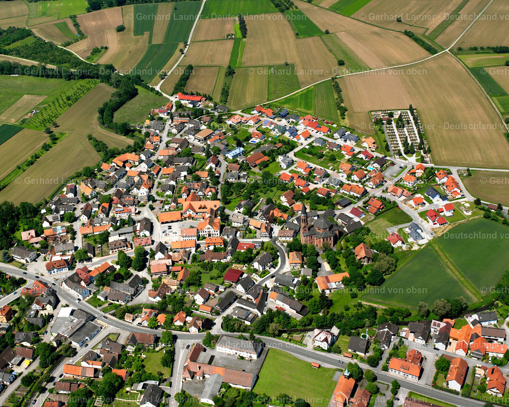 2626149 | RHEINBISCHOFSHEIM 09.06.2006 Ortsansicht am Rande von landwirtschaftlichen Feldern und Nutzflächen  in Rheinbischofsheim im Bundesland Baden-Württemberg, Deutschland // Village view on the edge of agricultural fields and land  in Rheinbischofsheim in the state Baden-Wuerttemberg, Germany Foto: Gerhard Launer