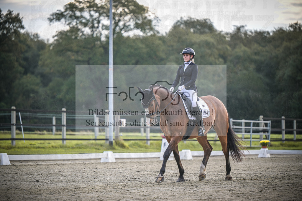 DOS_4242 | Entdecke hochwertige Reitturnierfotos von Foto Oger. Professionell, emotional und authentisch – jetzt Lieblingsmomente im Shop bestellen.Deutschlandweite Turnierfotografie. - Realisiert mit Pictrs.com