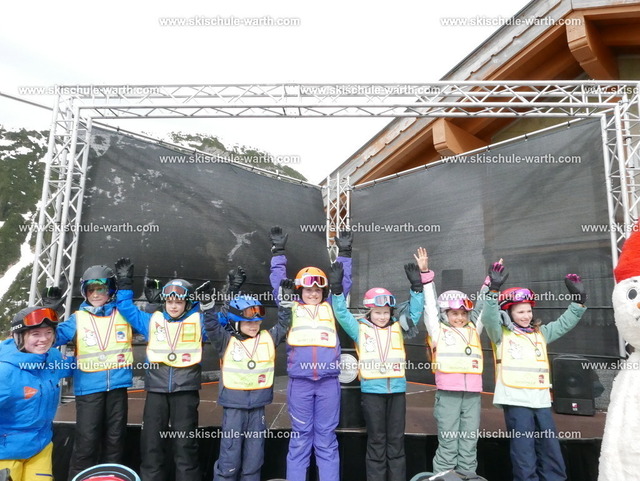 Gruppe Mailin | Photos von der Skischule Warth - Realisiert mit Pictrs.com