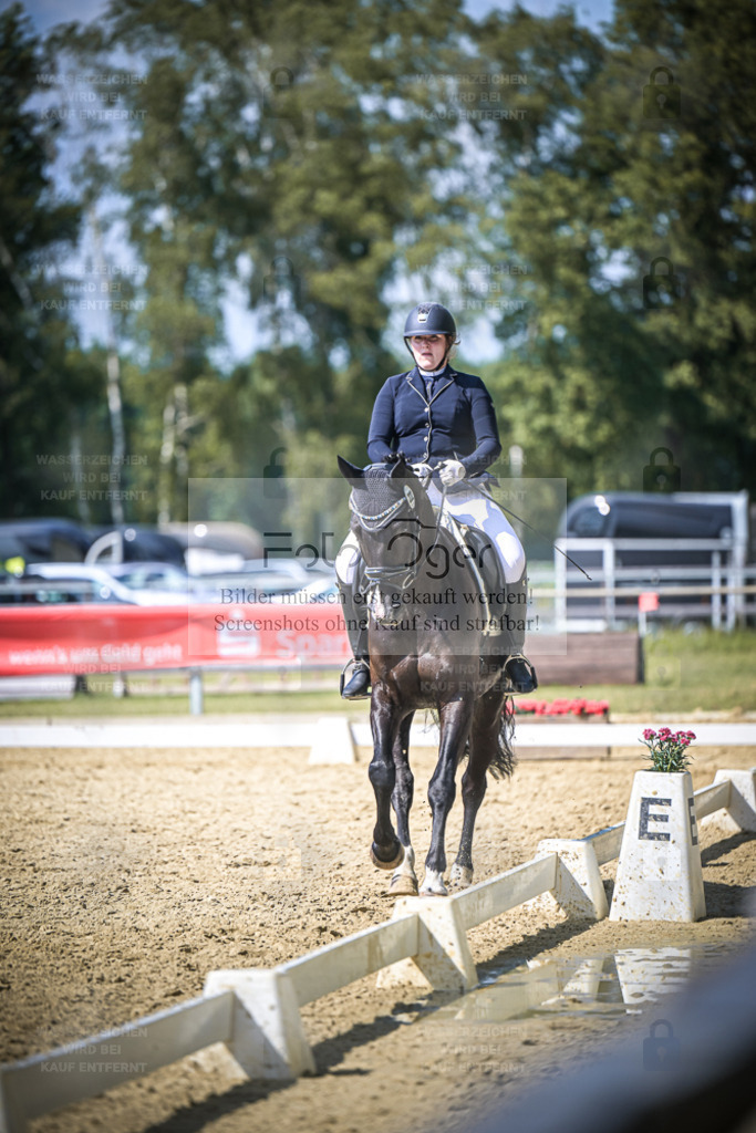 DOS_3155 | Entdecke hochwertige Reitturnierfotos von Foto Oger. Professionell, emotional und authentisch – jetzt Lieblingsmomente im Shop bestellen. - Realisiert mit Pictrs.com