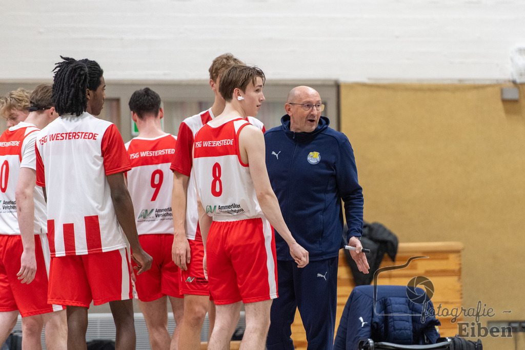 TSG Westerstede-Fortuna Logabirum | Basketball 2. Regionalliga; TSG Westerstede 2 (weiß)- Fortuna Logabirum (blau) am 12.12.2025 in Westerstede (Hössensportzentrum), Photo: Philip Eiben 2025 - Realisiert mit Pictrs.com