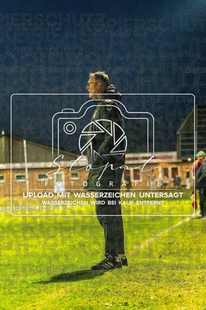 SCTSGF-1010 | Bodo Bosselmann (SC Tewel - Trainer) beim Damen Kreisliga HK/CE Spiel zwischen SG Fulde und SC Tewel auf dem Sportplatz Tewel, Tewel/Neuenkirchen (Simon Paul Stopat) - Realisiert mit Pictrs.com