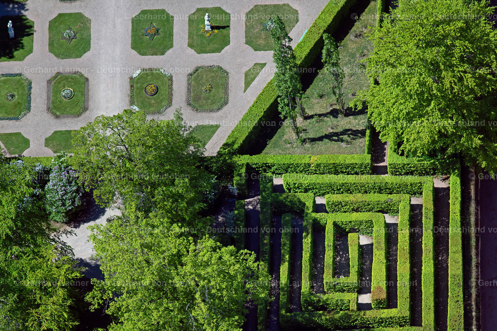 4026922 | WEIMAR 07.05.2020 Irrgarten - Labyrinth im Schlosspark von " Schloss Belvedere " im Ortsteil Belvedere in Weimar im Bundesland Thüringen, Deutschland. Weiterführende Informationen bei: Klassik Stiftung Weimar. // Maze - Labyrinth on in Schlosspark von " Schloss Belvedere " in the district Belvedere in Weimar in the state Thuringia, Germany. Further information at: Klassik Stiftung Weimar. Foto: Gerhard Launer