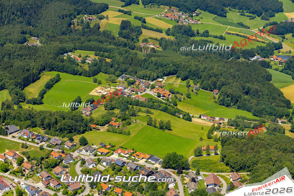 Aktuelles Luftbild von  Fürstenstein - Die Luftaufnahme wurde 2022 mittels UL-Flugzeug erstellt ( keine Drohne ) - hochauflösende Kamera-Systeme von  Canon -Beste Qualität - Für grossformatige Ausdrucke geeignet. Die Geschenkidee !