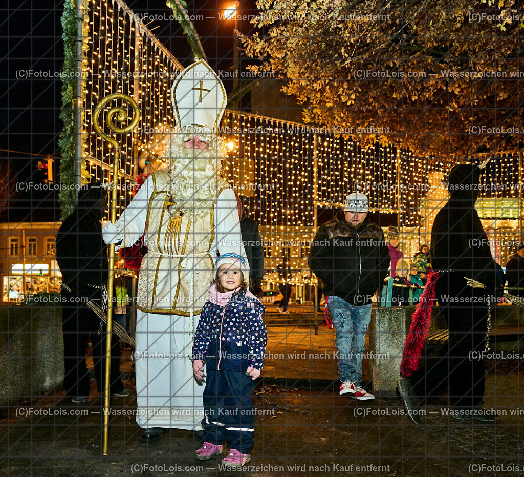 ALP7590_Wieselburger Advent_Nikolaus | (C)FotoLois.com, Alois Spandl, Wieselburger Advent im Schlosspark, Besuch durch den Hl. Nikolaus und seinen Krampussen, Sa 3. Dezember 2022.