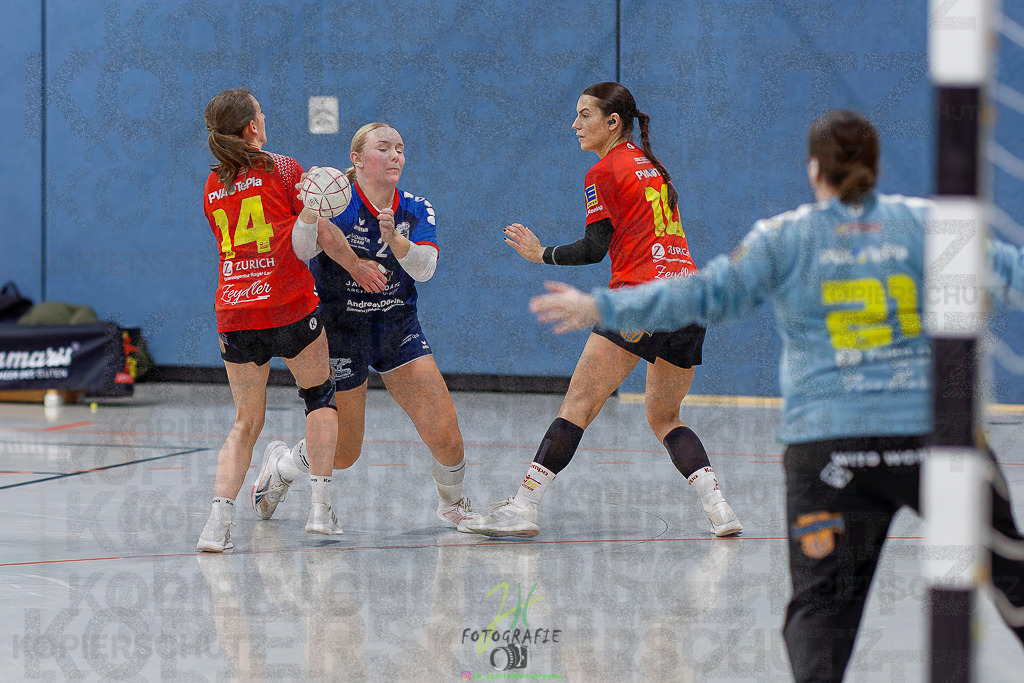 Frauen Regionalliga (HHV); HSG Wettenberg - TV Hüttenberg | Frauen Regionalliga (HHV); HSG Wettenberg - TV Hüttenberg am 06.12.2025 in Launsbach (Wettenberg) (Halle GS Launsbach (Wettenberg))Photo © 2025 - Jörg Heinrich - Realisiert mit Pictrs.com