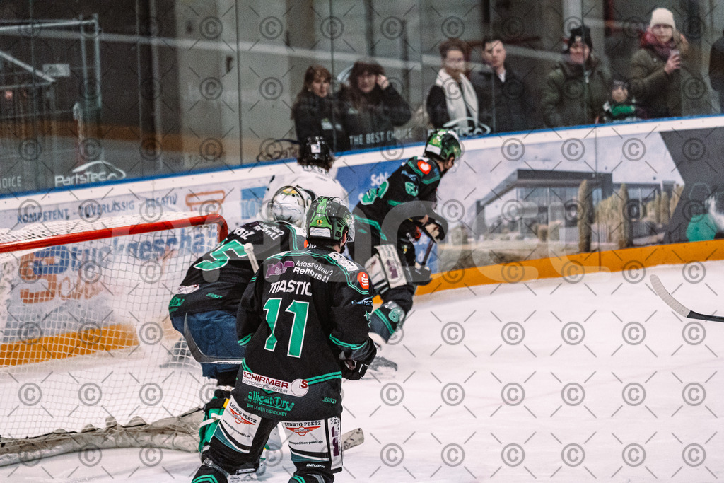 Alligators_vs_Passau_26_12_2025-035 | Höchstadt Alligators Fotogalerie: Eishockey-Action aus Franken. Professionelle Spielfotos, Portraits & Stadionbilder zum Download. Jetzt entdecken! - Realisiert mit Pictrs.com