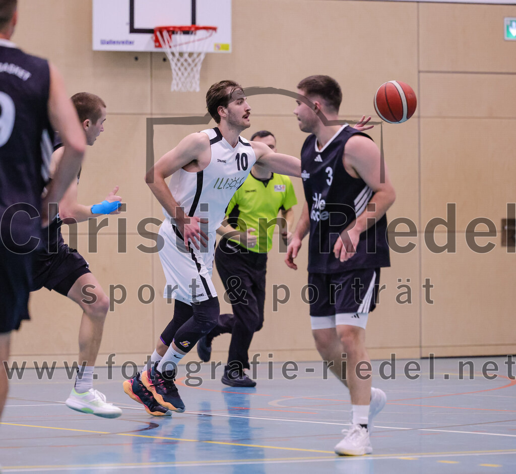 2026-01-31_056_TSV_Vaterstetten_gegen_TS_Herzogenaurach | Vaterstetten, Deutschland, 31.01.2026:Basketball, 2. Regionalliga Süd 2025 / 2026, 14. Spieltag, TSV Vaterstetten gegen TS Herzogenaurach, Endergebnis: 71:70Finn Liebig (TSV Vaterstetten, #10)Foto: Christian Riedel / fotografie-riedel.net