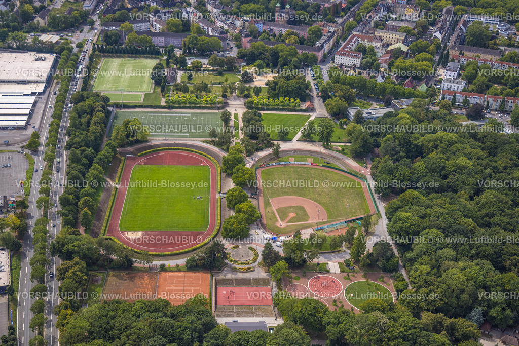 Dortmund250803797 | Luftbild, Hoeschpark Fußballstadion Sportplatz und Dortmund-Wanderers e.V. Baseballplatz, Sportplatz 1. Dortmunder Footballclub Dortmund 1980 "Giants" e.V., Tennisplätze und Calisthenics Turnbar kreisrunde Plätze, Outdoor Trainingsgeräte, Borsigplatz, Dortmund, Ruhrgebiet, Nordrhein-Westfalen, Deutschland