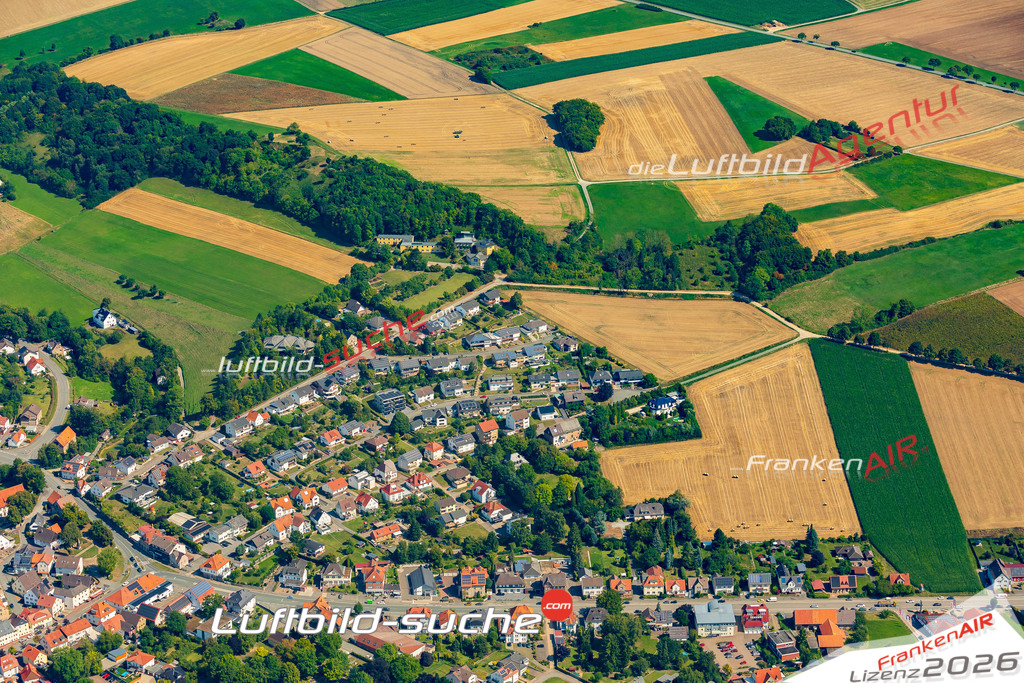 Scherfede Warburg Bild- Das Luftbild wurde 2025 vom UL-Flugzeug heraus erstellt ( keine Drohne bzw. Drohnenaufnahme ) - Hochauflösende Luftaufnahme -Nicht vergleichbar mit Google Maps oder Satelittenbilder- Die Geschenkidee !Mit Lizenz und Bildrechte bestellbar - CC