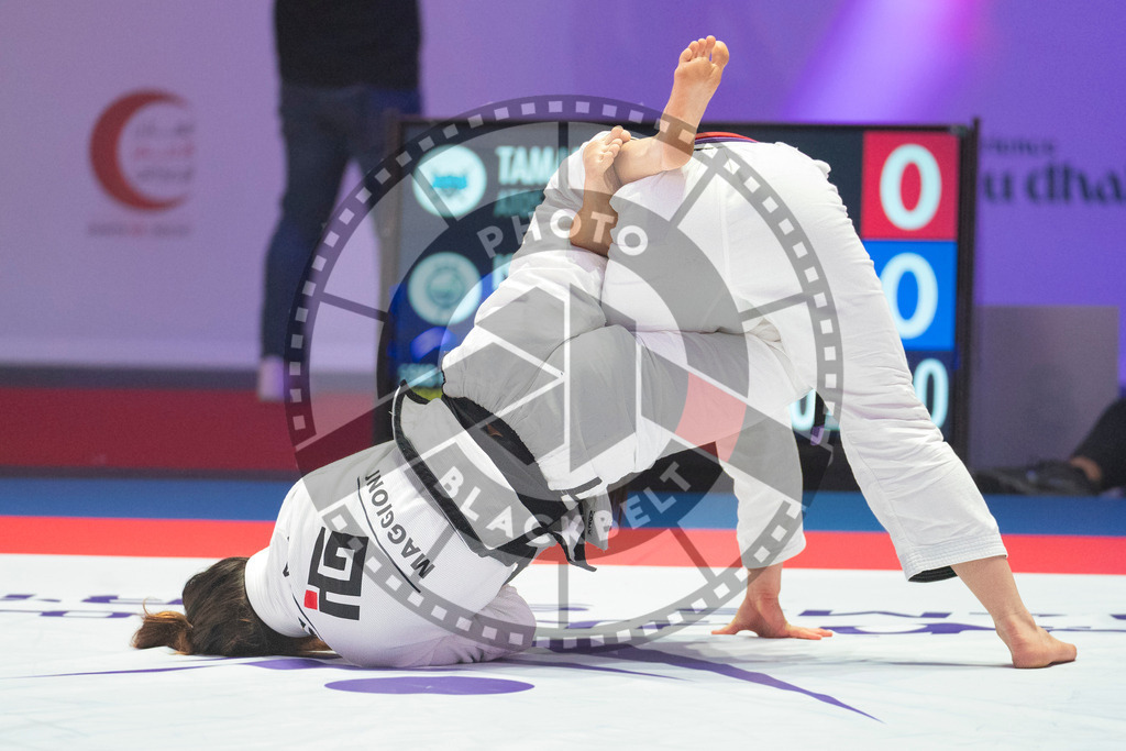 20231109PBB3406 | Fighters compete during the AJP World Professional Championship in the Mubadala Arena in Abu Dhabi, Arab United Emirates, on November 9, 2023.
