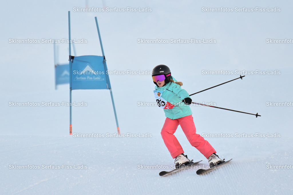 SRF_25.12.2025_0019 | Skirennfotos,Serfaus,Fiss,Ladis,Kinderskirennen,Winter,Tirol,Oberland,skirace,SFL,feelfree,weil wir's genießen,ski,Ski,skifahren,Sonnenplateau, - Realisiert mit Pictrs.com