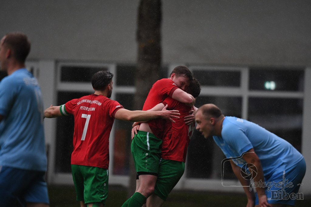 BV Bockhorn-SG FriPe | Relegation zur Kreisliga; BV Bockhorn (weiß)-SG FriPe (rot) am 05.06.2025 in Oldenburg/Ofenerdiek (Lagerstraße), Photo: Philip Eiben 2025 - Realisiert mit Pictrs.com