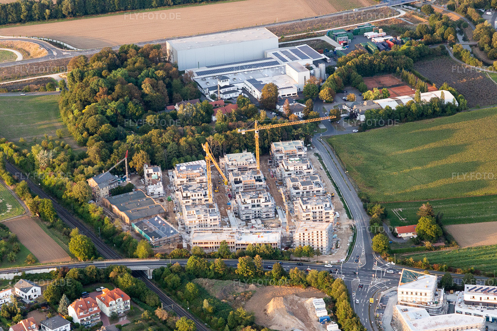 Luftbild: Baustelle zum Neubau eines Mehrfamilien- Wohnhauses Brunnenstraße im Ortsteil Kloppenheim in Karben im Bundesland Hessen in Deutschland. Foto: IMG_117748.jpg vom 10.09.2019 durch Werner Riehm/FLY-FOTO.de