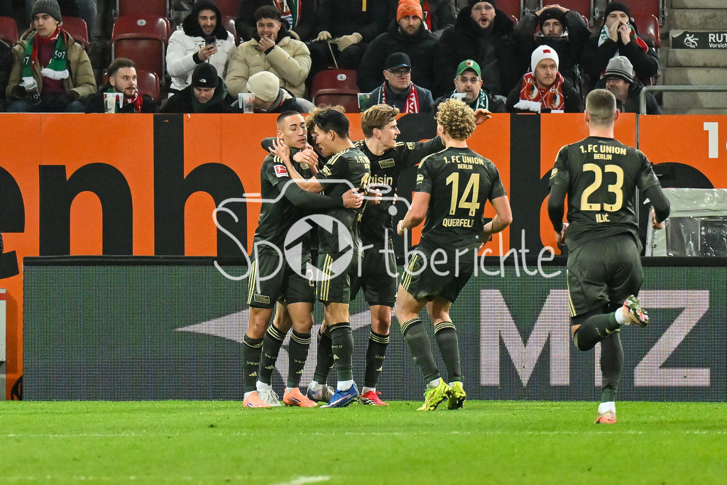 FC Augsburg - 1. FC Union Berlin | AUGSBURG, GERMANY - 15. JANUARY: Jubel der Gäste nach dem Treffer zum 1-1 durch Marin LJUBICIC (Union Berlin 27) / Tor / Torschuetze / Freude / Happy während dem Bundesligamatch zwischen dem FC Augsburg und dem 1. FC Union Berlin am 17. Spieltag in der WWK-Arena / DFL REGULATIONS PROHIBIT ANY USE OF PHOTOGRAPHS AS IMAGE SEQUENCES AND/OR QUASI-VIDEO