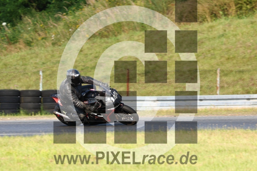 0149-20240715_13112 | Schöne Erinnerungen an spannende Momente - das festzuhalten ist unser Job. PIXELrace.de ist seit 2003 auf den Rennstrecken Europas unterwegs um die Action draußen beim Fahren und die wunderbare Stimmung imm Fahrerlager für euch einzufangen.