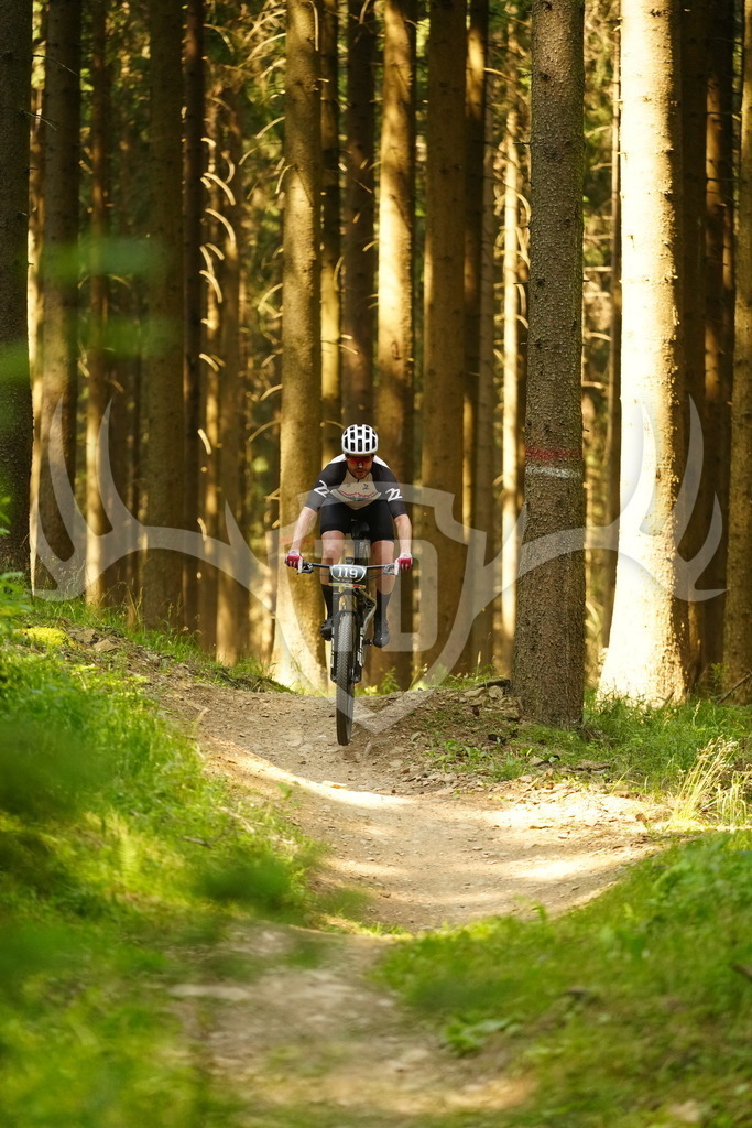 FC102720 | Fotogalerie der Treibjagd im Dunkelwald - Dein MTB Etappenrennen im Erzgebirge - Realisiert mit Pictrs.com