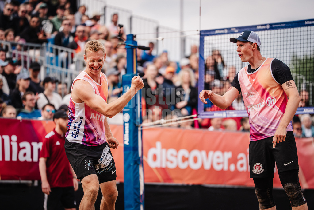 Beachvolleyball | Männer | Allianz German Beach Tour 2025 | Tourstop Hamburg | 01.06.2025 | v.l. Jonas Reinhardt und Robin Sowa jubeln