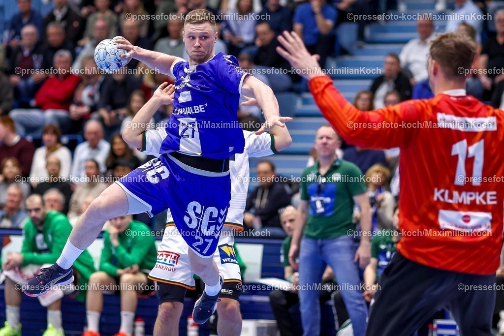 Gum27032501046 | 27.03.2025, Handball, HBL, VfL Gummersbach - HSG Wetzlar, Schwalbe-Arena: Kristjan Horzen (GUM #27) wirft den Ball auf das Tor von Torhüter Till Klimpke (HSG Wetzlar #11) 