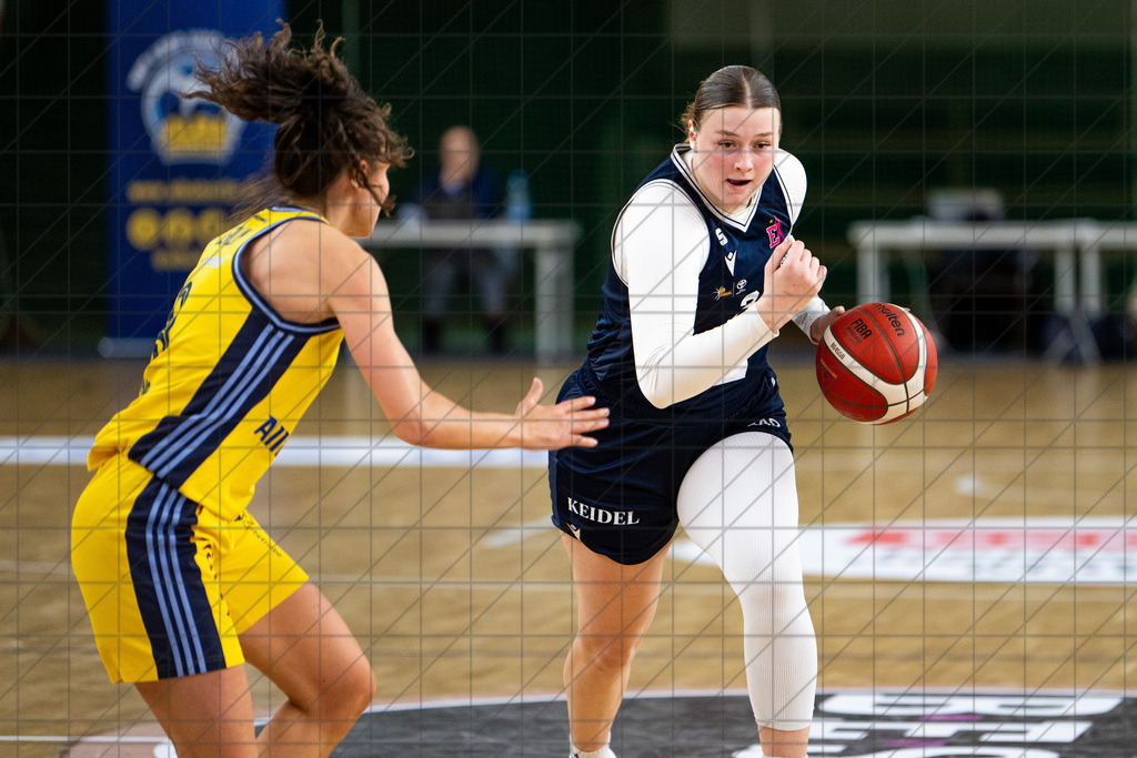 1. DBBL 24/25 | 02.11.2024 | Alba Berlin vs. USC Freiburg | 1. DBBL 24/25 | 02.11.2024 | Alba Berlin vs. USC Freiburg - - - - - CREDIT, www.bullenfotos.de, Martin König, Hörner Weg 40, D-49078 Osnabrück, +4917663732967, Nutzung und Weitergabe nur zu den vereinbarten Zwecken. Presseanfragen an Urheber. Alle Rechte beim Urheber. - - - - - - Realisiert mit Pictrs.com